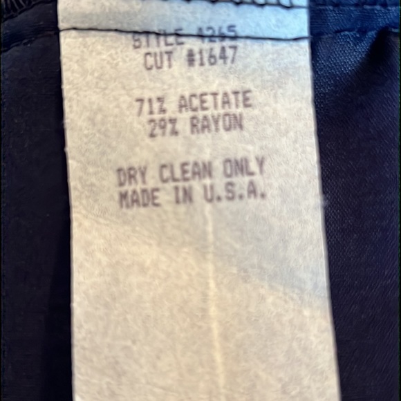 Velvet party dress with cap sleeves, sequins and decorative rose at waist. - Picture 11 of 12